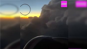 Captaron un extraño objeto en el cielo de Neuquén. Captaron un extraño objeto en el cielo de Neuquén.