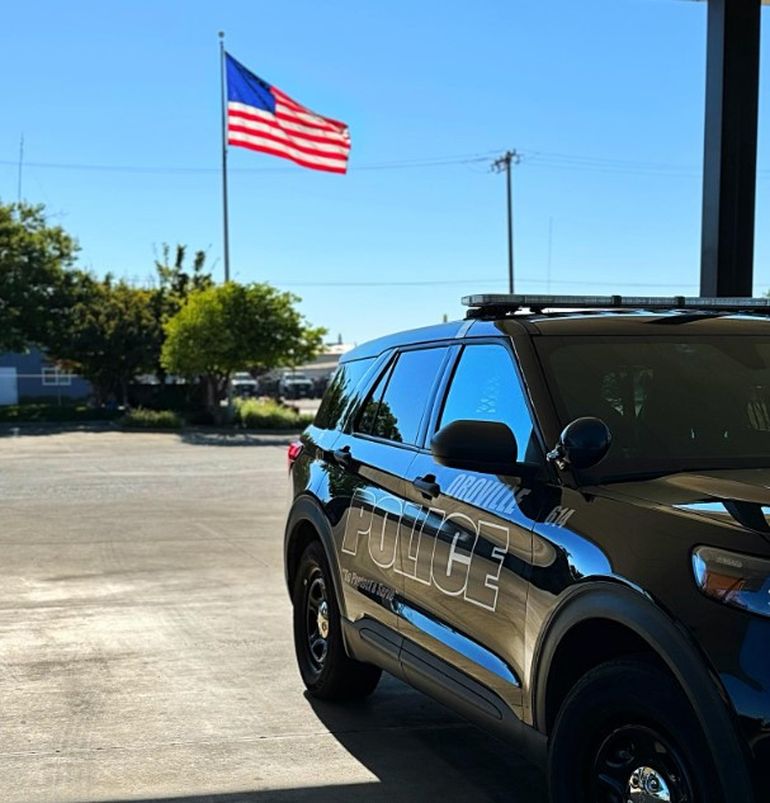 Violó una orden de alejamiento y atacó brutalmente a su expareja frente al hijo de ambos en Oroville, California. Violó una orden de alejamiento y atacó brutalmente a su expareja frente al hijo de ambos en Oroville, California.