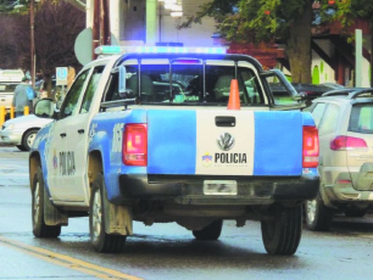 La Policía inició una investigación para dar con los delincuentes. La Policía inició una investigación para dar con los delincuentes.