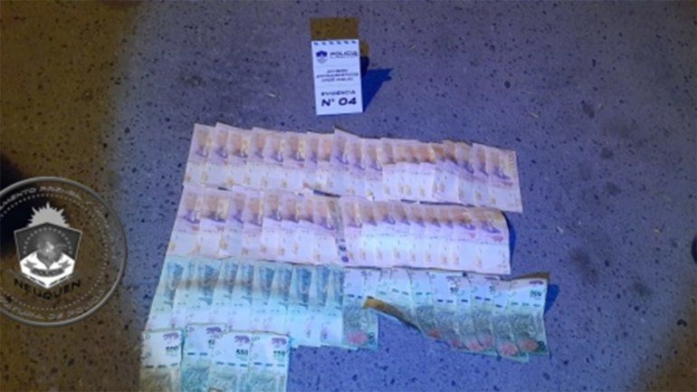 Para evitar controles policiales, un dealer narco usó un taxi y fue atrapado