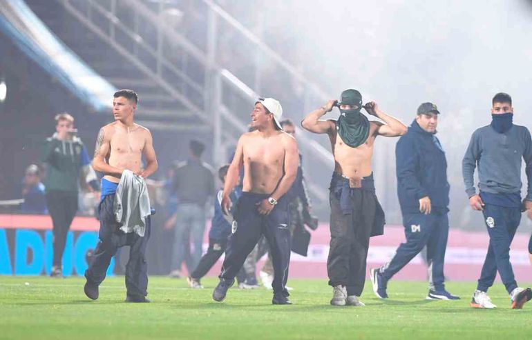 Gimnasia - Boca: La Policía reprimió a las familias, parecía una película de terror