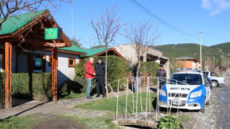 Violentaron la puerta de una farmacia y se robaron desde $6 mil hasta pasta dental