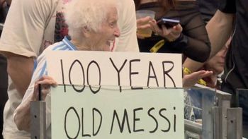 la historia de pauline kana, la abuela de 100 anos fan de messi que se emociono en el segundo gol ante austria la historia de pauline kana, la abuela de 100 anos fan de messi que se emociono en el segundo gol ante austria