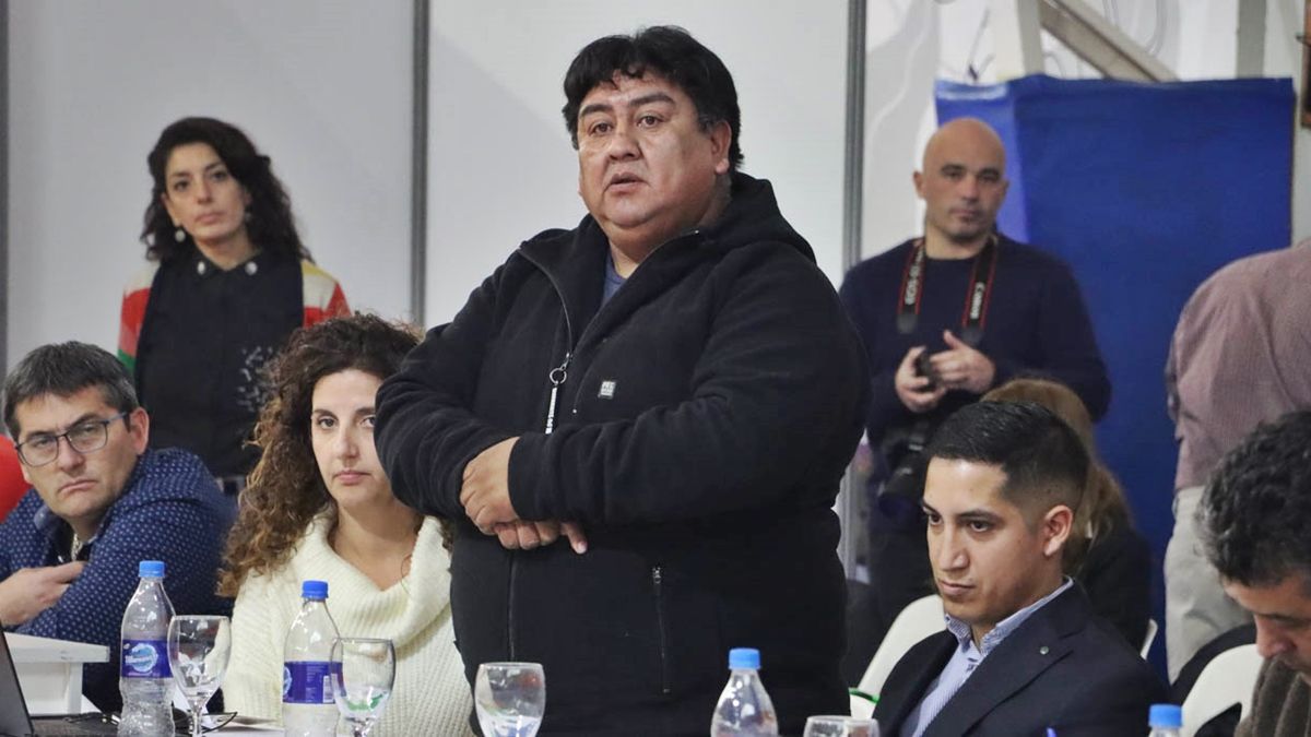 El lonco Daniel Zalazar participó de la reunión de regionalización en Villa Pehuenia.