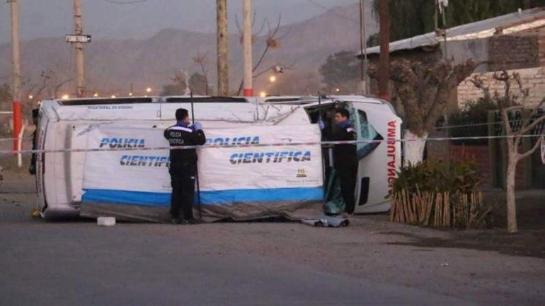 Chocan a una ambulancia y matan a un chico