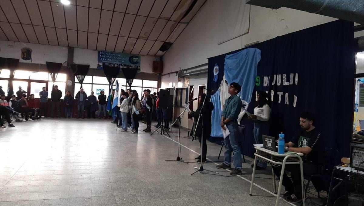 El CET 9 en uno de sus actos. Hoy está de duelo.