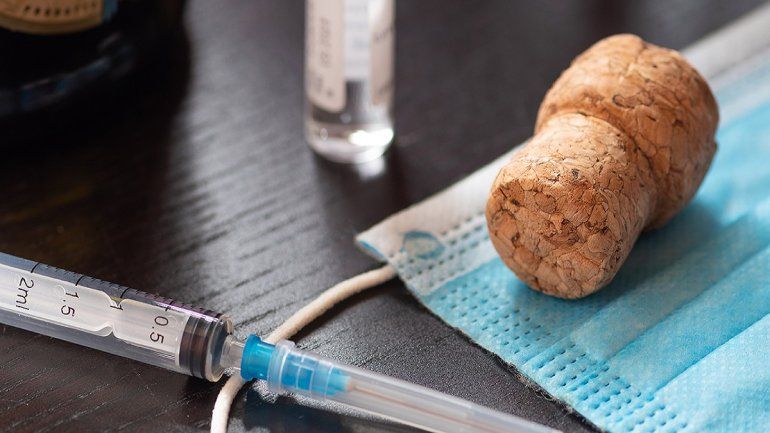 Covid-19: ¿Se puede beber alcohol después de la vacuna?