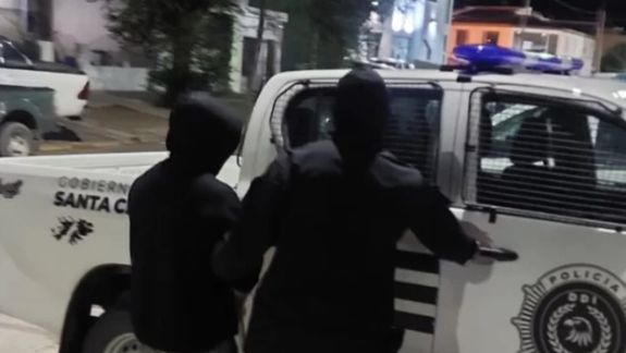 Una de las detenciones en Caleta Olivia: los procedimientos fueron en casas de los barrios Rotary XXIII, Nuevos Pobladores y Los Pinos.&nbsp;