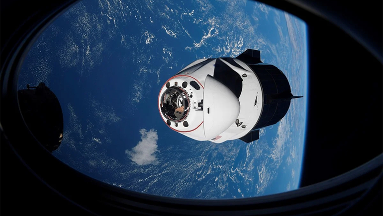 Por problemas técnicos, astronautas deben volver a la Tierra con pañales