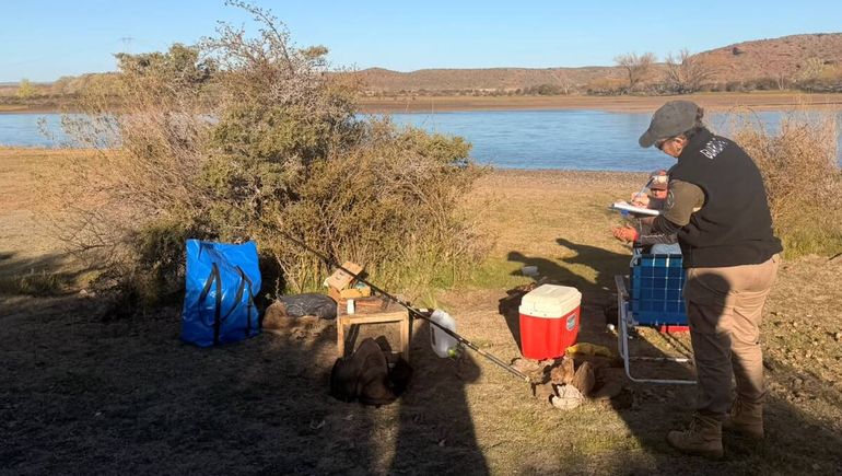 En un operativo de Fauna detectaron pescadores con redes