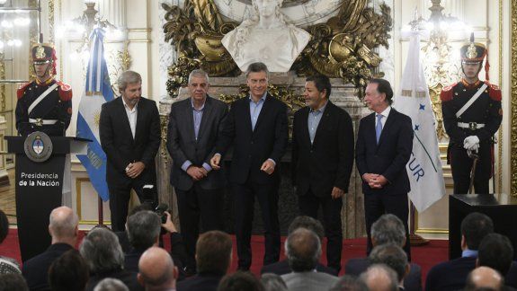 macri: el paro no ayuda a los trabajadores