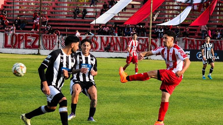Cipo tuvo varias chances y sufrió un golazo. (Foto: Actualidad Chacarera) Cipo tuvo varias chances y sufrió un golazo. (Foto: Actualidad Chacarera)