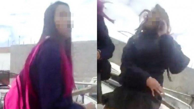Imágenes captadas del video de la golpiza a una estudiante en Chubut.
