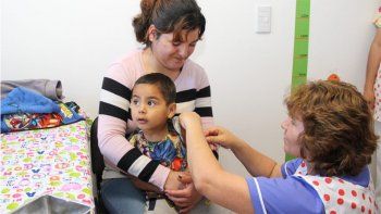 ya vacunaron contra el sarampion y la rubeola a unos 9 mil nenes ya vacunaron contra el sarampion y la rubeola a unos 9 mil nenes