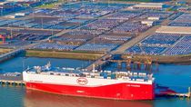 La inmensa factoría de BYD en China con uno de sus barcos, el Shenzen. La inmensa factoría de BYD en China con uno de sus barcos, el Shenzen.