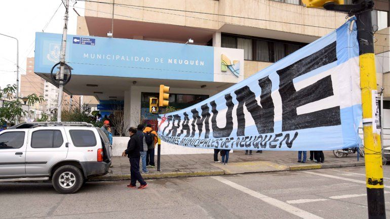 El sindicato municipal cortóla Avenida Argentina.