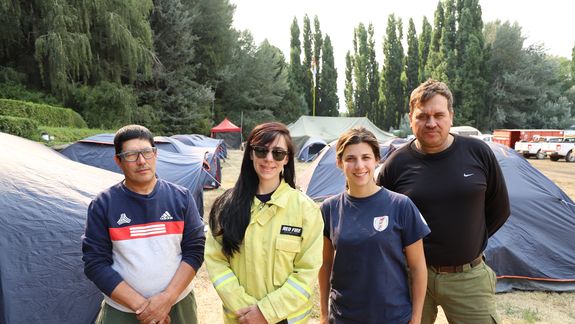 Los voluntarios de Santa Fe en el campamento de Mamuil Malal / Foto Omar Novoa