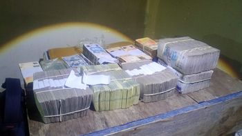 Los investigadores recuperaron una mochila con más de $67 millones tras el asalto a dos hombres que iban a cambiar dólares (Foto: Ministerio Público Fiscal de Salta)