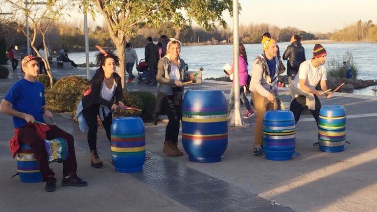 Los actores visitaron el Paseo de la Costa