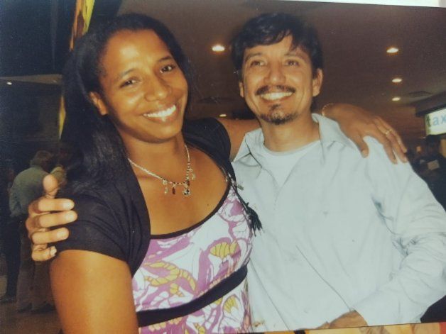 Astrid y Jorge en el aeropuerto de Ezeiza, el día que se vieron en persona por primera vez. Astrid y Jorge en el aeropuerto de Ezeiza, el día que se vieron en persona por primera vez.