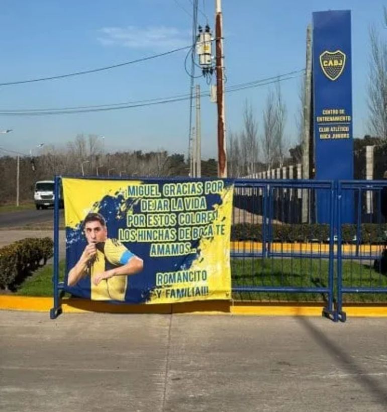 La bandera de Boca en apoyo a Miguel Merentiel La bandera de Boca en apoyo a Miguel Merentiel