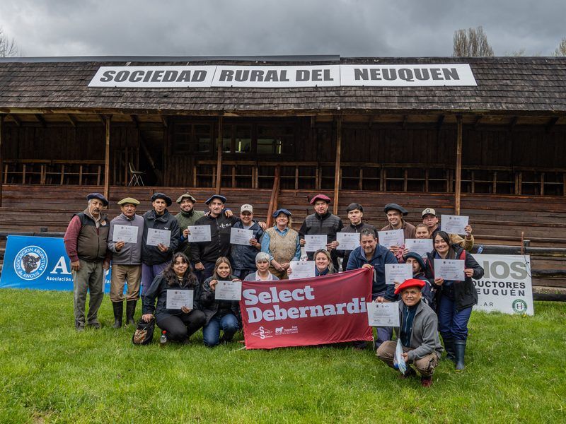Participantes de Neuquén y Río Negro completaron la capacitación en inseminación artificial bovina. Foto: Gentileza S.R.N.