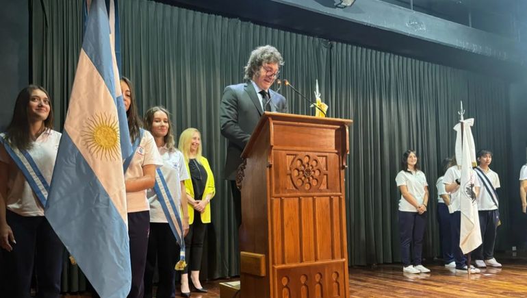 Javier Milei se acercó a su colegio para inaugurar el ciclo lectivo. Javier Milei se acercó a su colegio para inaugurar el ciclo lectivo.