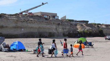 en las grutas liman el acantilado por derrumbes en las grutas liman el acantilado por derrumbes