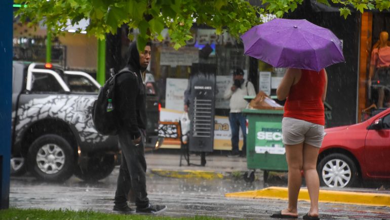 Calor y lluvia: ¿cómo sigue el tiempo este lunes en Neuquén?