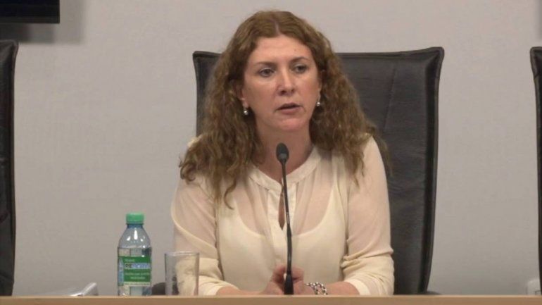 Quiere que sus habitantes paguen por usar los hospitales chaqueños.