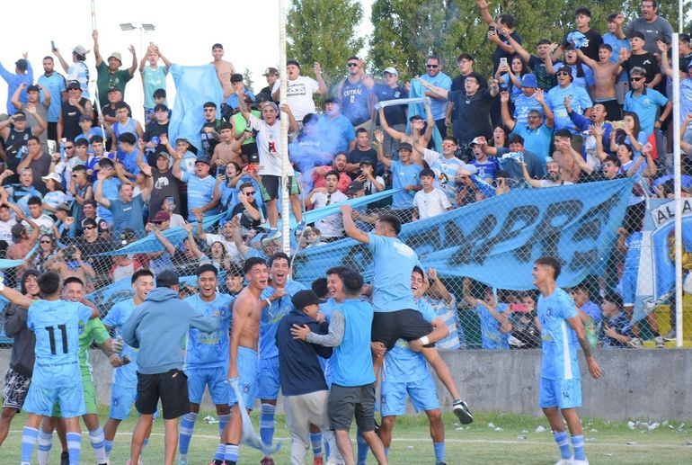 Alianza de Cutral Co festejó en Zapala con su gente. Fotos: página oficial de Lifune