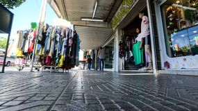 Los argentinos deciden entre pagar deudas o invertir el medio aguinaldo / Foto Archivo | LM Neuquen Los argentinos deciden entre pagar deudas o invertir el medio aguinaldo / Foto Archivo