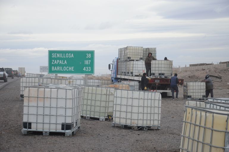 Un camión perdió la carga en Autovía Norte.