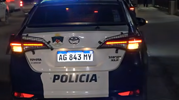 operativo insolito en un conocido local de hamburguesas: dos borrachos se pelearon operativo insolito en un conocido local de hamburguesas: dos borrachos se pelearon