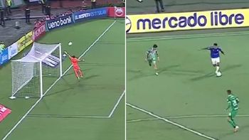 ¡tenes que cerrar el estadio! el terrible golazo de un argentino a un arquero de seleccion desde mitad de cancha ¡tenes que cerrar el estadio! el terrible golazo de un argentino a un arquero de seleccion desde mitad de cancha