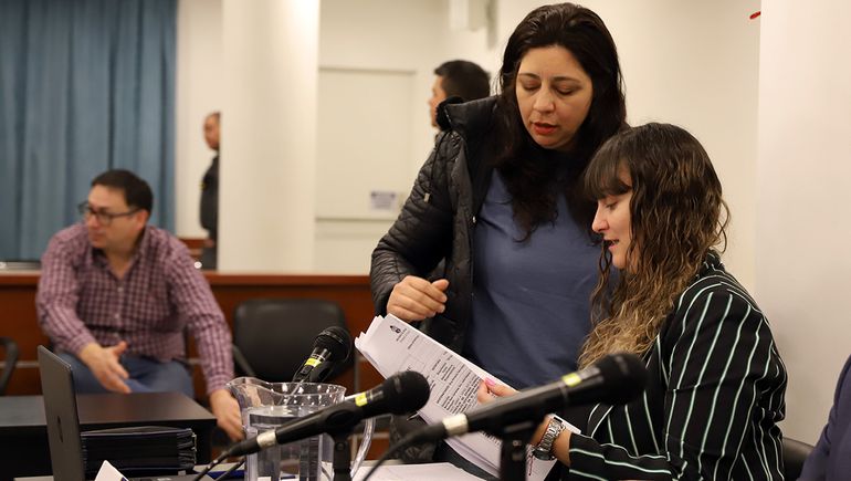 La defensora Carolina Johansen con su defendida, Valeria Honorio. La defensora Carolina Johansen con su defendida, Valeria Honorio.