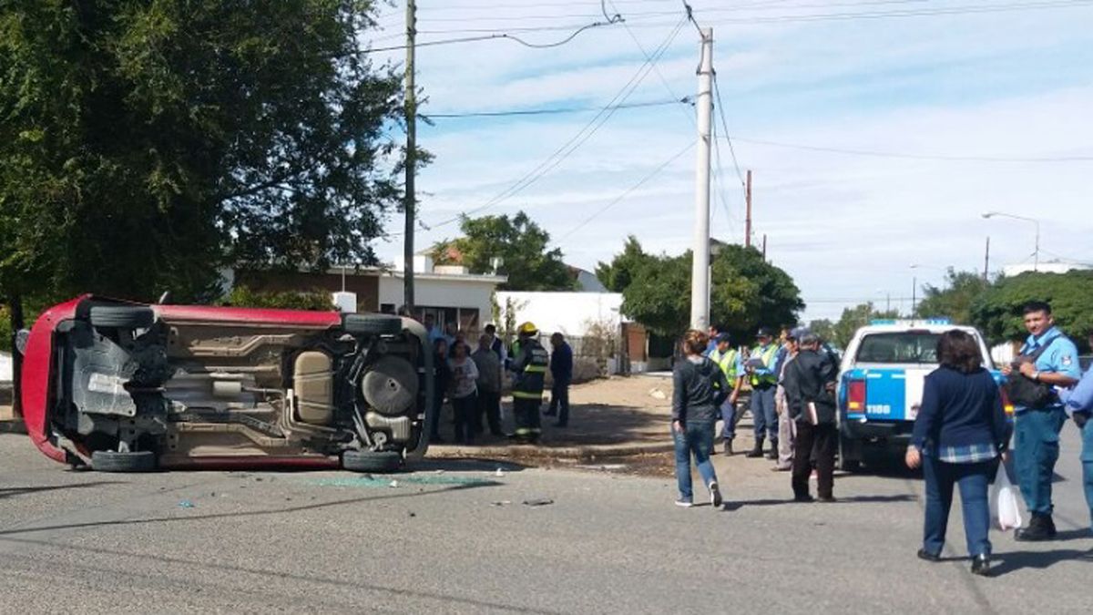 Una persona resultó herida en un impactante choque en Cutral Co