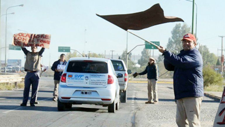 Ceramistas realizaron una volanteada en Neuquén y Cutral Co