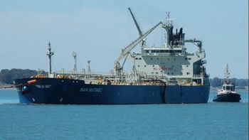 El Buque San Matías I. Según dos tripulantes, navegó bajo un OVNI en Puerto Madryn. El Buque San Matías I. Según dos tripulantes, navegó bajo un OVNI en Puerto Madryn.