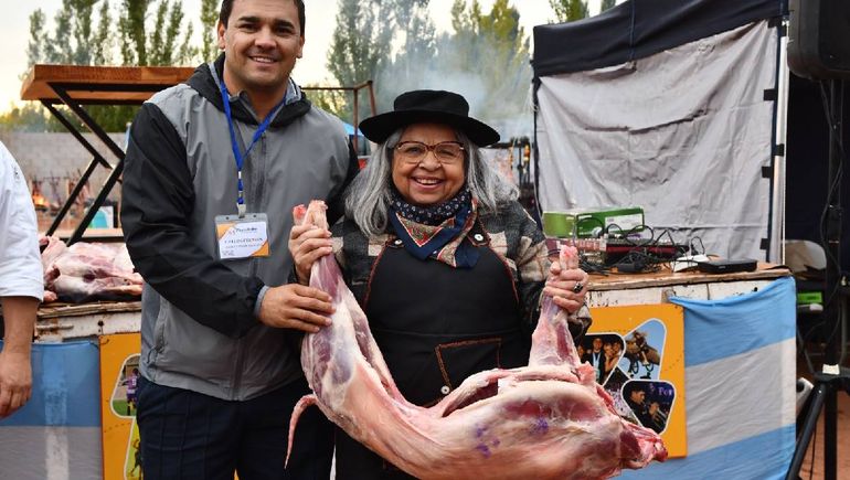 Los chivos que se exhiben para las fotos. Un plato riquísimo para estos días de frío.