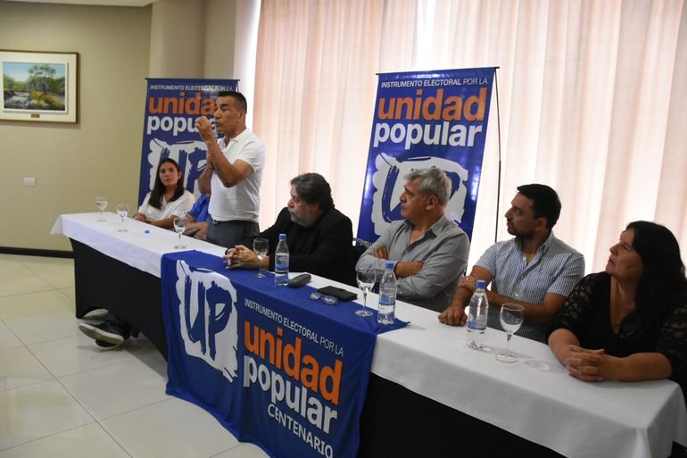 Rioseco junto a autoridades de Unidad Popular presentó a Julio Fuentes como candidato a diputado provincial.