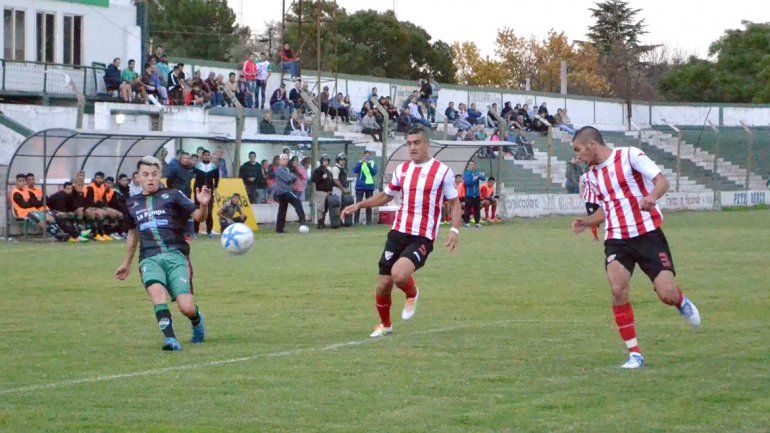 El Rojo ganó durante gran parte del partido y se lo empataron casi al final. El punto sirvió igual.