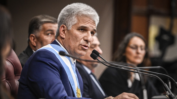 Motosierra total en San Luis: Poggi les pidió la renuncia a todos sus funcionarios para recortar el gasto político Motosierra total en San Luis: Poggi les pidió la renuncia a todos sus funcionarios para recortar el gasto político