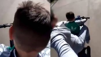 Polémica por el video en el que se ve a un nene conduciendo una moto. Polémica por el video en el que se ve a un nene conduciendo una moto.