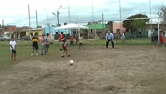 El palazo del gobernador al intentar atajar un penal