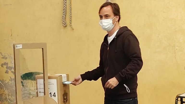 Juan Peláez pasó por las urnas y resaltó la transparencia de las elecciones