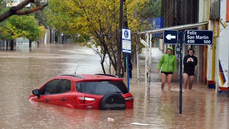 Datri advierte que las imágenes de las inundaciones de 2014 y 2016 podrían repetirse en Neuquén.