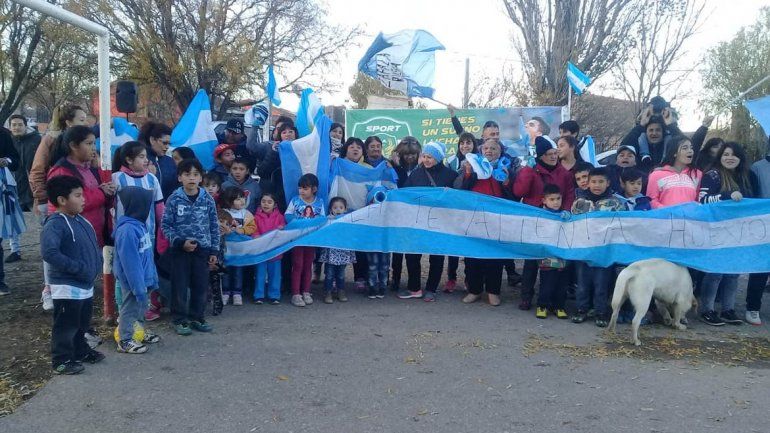 Con un banderazo, Zapala le hizo el aguante al Huevo Acuña