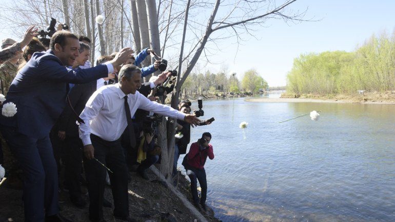 Acto por el 113° aniversario de la ciudad a la vera del río Limay