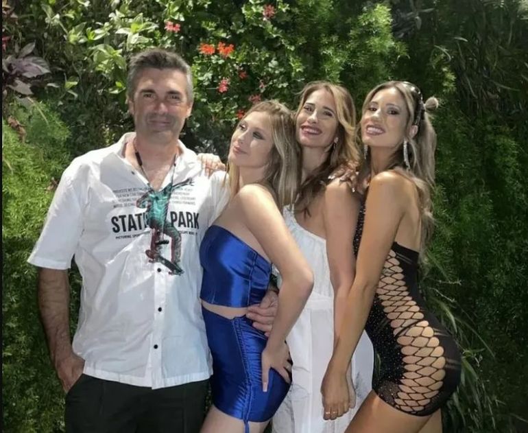 Juli con su familia, que un apoyo fundamental para ayudarla a enfrentar el lado b de la fama. Juli con su familia, que un apoyo fundamental para ayudarla a enfrentar el lado b de la fama.